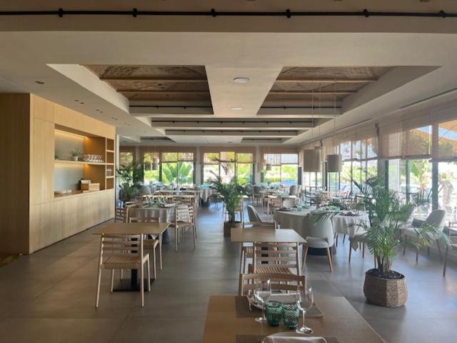 Hotel Restaurant Juanito Platja Sant Carlos de la Ràpita Exterior foto